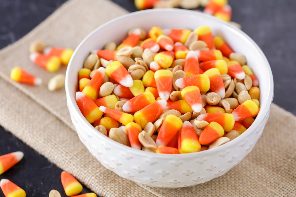 Candy Corn And Peanuts Quick Easy Snack Lil Luna