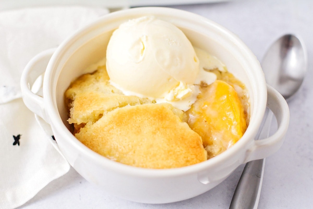 Fresh Peach Cobbler - Lil' Luna