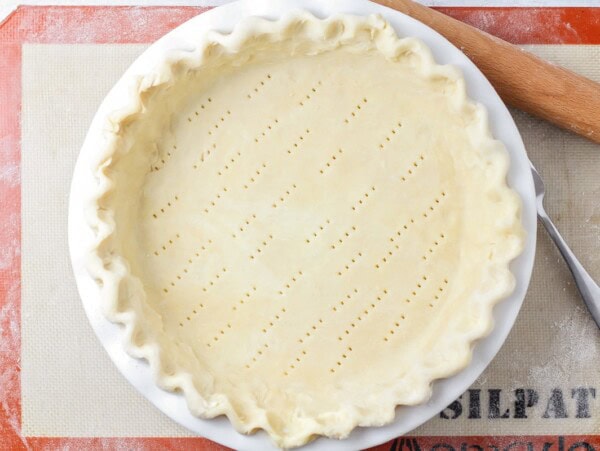 Tutorial image of an easy pie curst recipe.