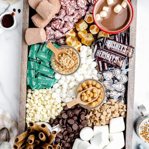 You Will Love this Festive Holiday Hot Cocoa Board! 