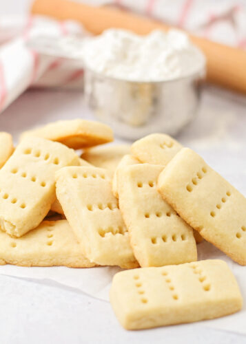 Easy Shortbread Cookies {3 Ingredients!} | Lil' Luna