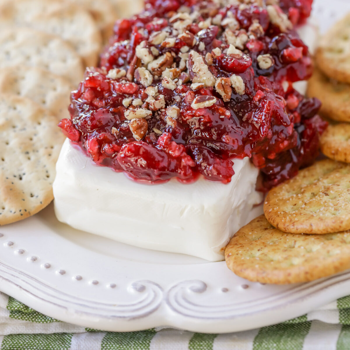 Cranberry Cream Cheese Dip | Lil' Luna