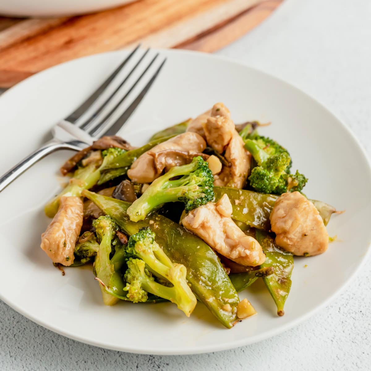 A plate of Moo Goo Gai Pan.