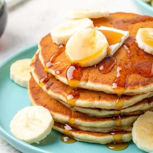 How to Make Banana Pancakes {Quick & Easy!} +VIDEO | Lil' Luna