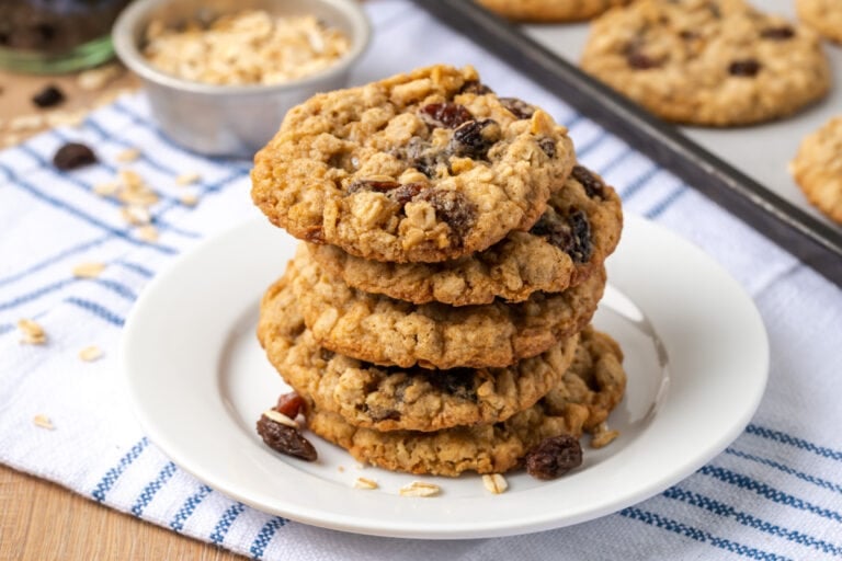 Easy Oatmeal Raisin Cookies {Soft and Chewy!} | Lil' Luna