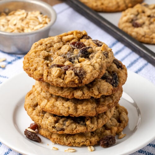 Easy Oatmeal Raisin Cookies {Soft and Chewy!} | Lil' Luna