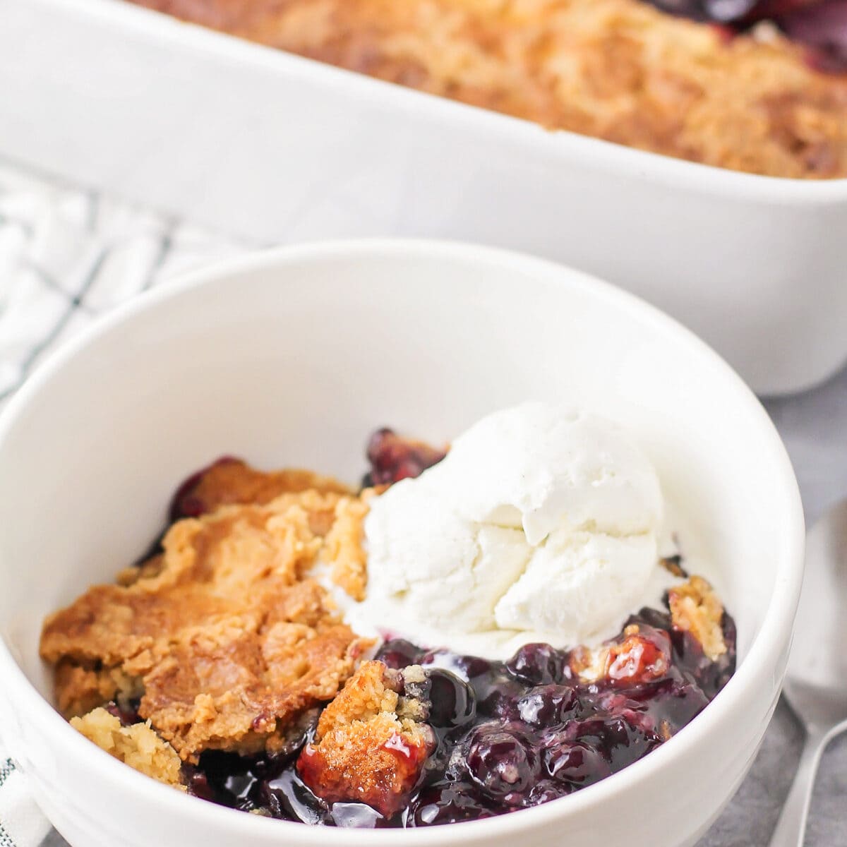 Blueberry Dump Cake {Only 3 Ingredients!} | Lil' Luna