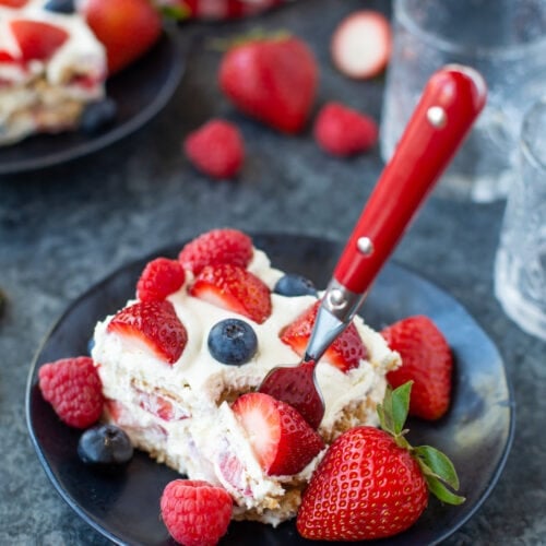 Strawberry Icebox Cake {No-Bake Summer Dessert!} | Lil' Luna