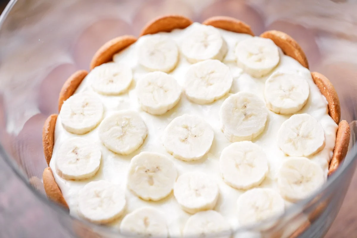 Banana pudding and Nilla wafer layers in a trifle dish.