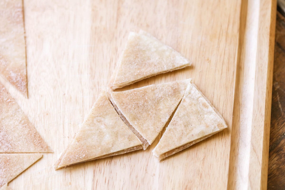 How to make cinnamon tortilla chips process picture.