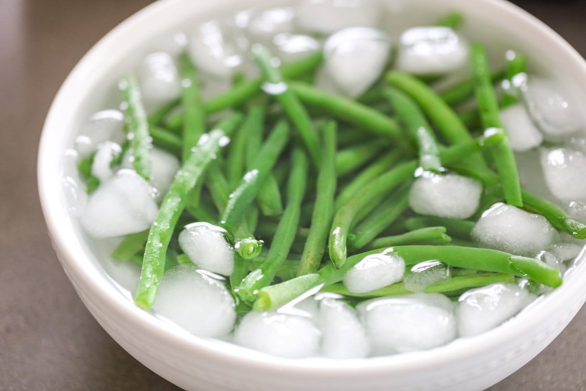 Green beans in an ice water bath.