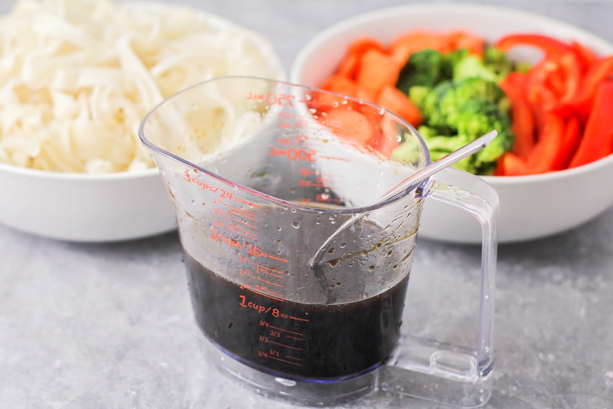 Sauce for drunken noodles in measuring cup.