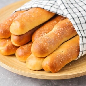 Olive garden breadsticks served in a tea towel.