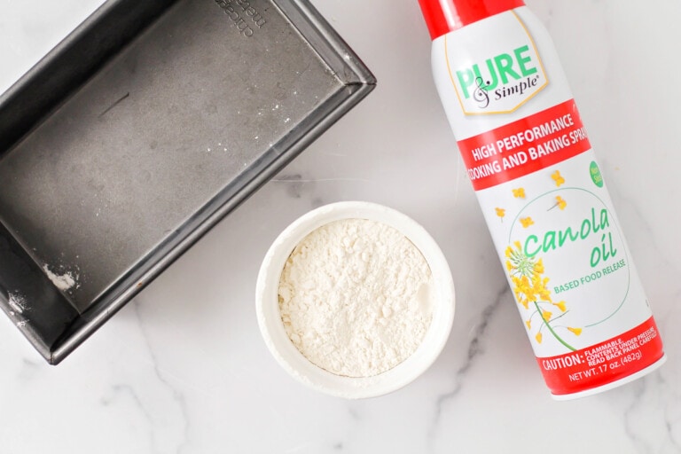 How to Grease and Flour a Pan Lil' Luna