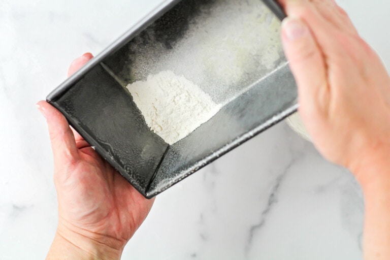 How to Grease and Flour a Pan Lil' Luna