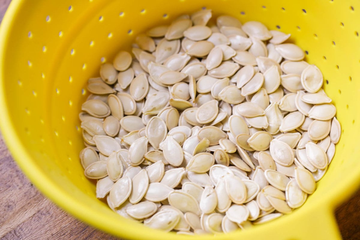 Washing and drying pumpkin seeds 