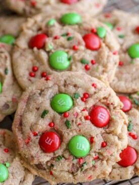 Classic Christmas Sugar Cookies | Lil' Luna