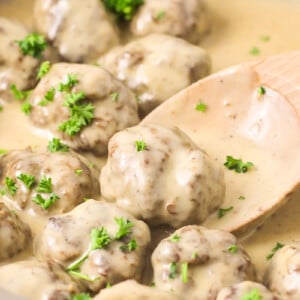 Easy swedish meatball recipe in a creamy gravy.