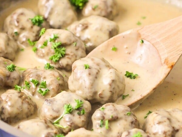 Easy swedish meatball recipe in a creamy gravy.