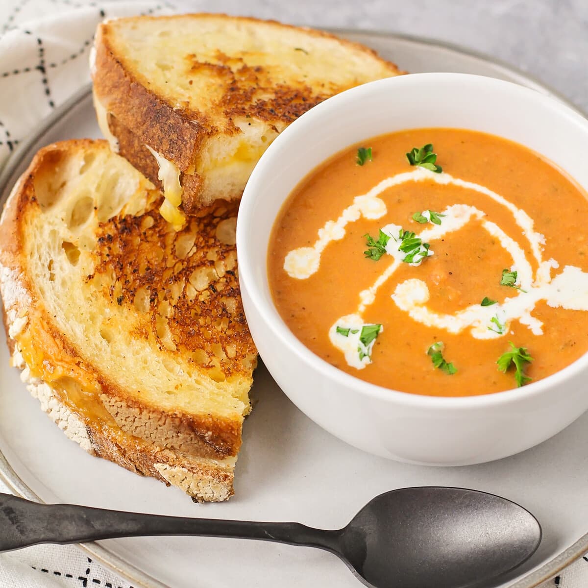 Grilled Cheese and Tomato Soup | Lil' Luna