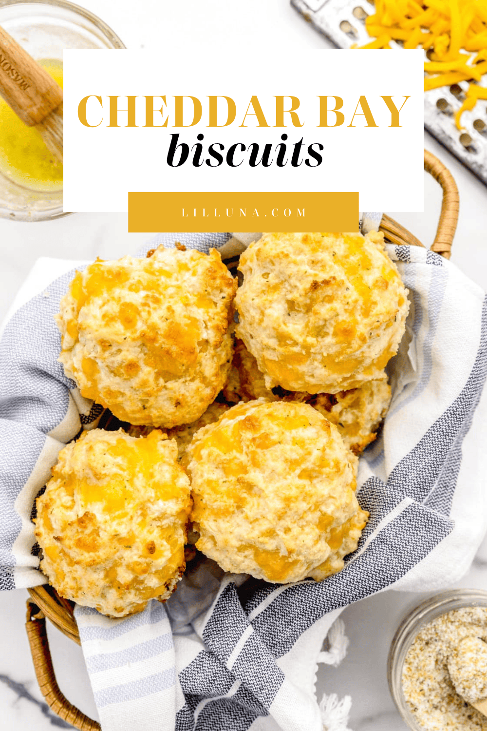 Cheddar Bay Biscuits {Red Lobster Copycat!} | Lil' Luna