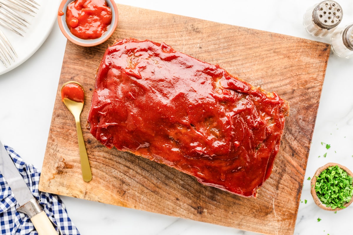 Meatloaf topped with ketchup mixture.