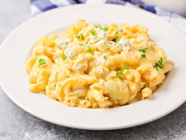 A white bowl of buffalo chicken mac and cheese.
