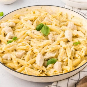 Bowl of chicken penne pasta.