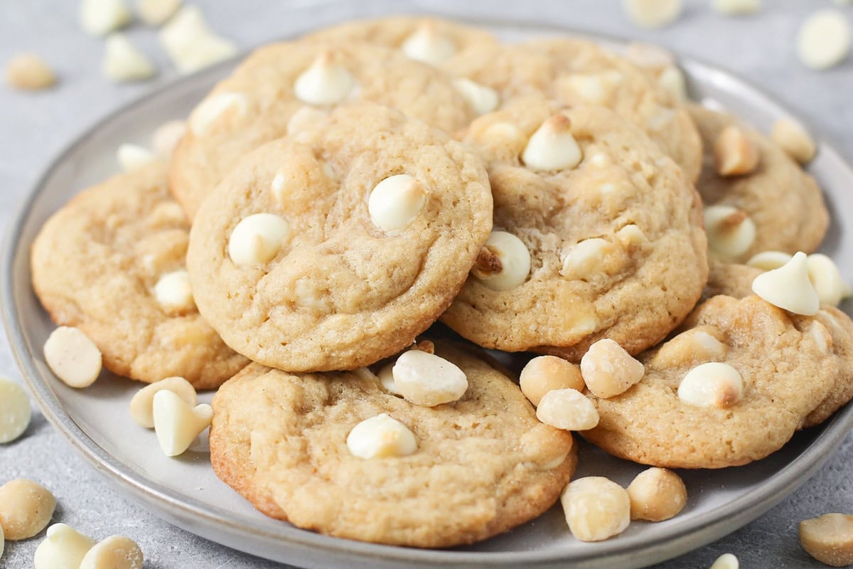 A plate of white chocolate macadamia nut cookies.