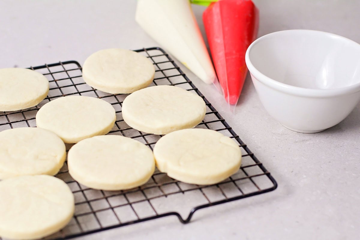 Circle cookies ready to be frosted.