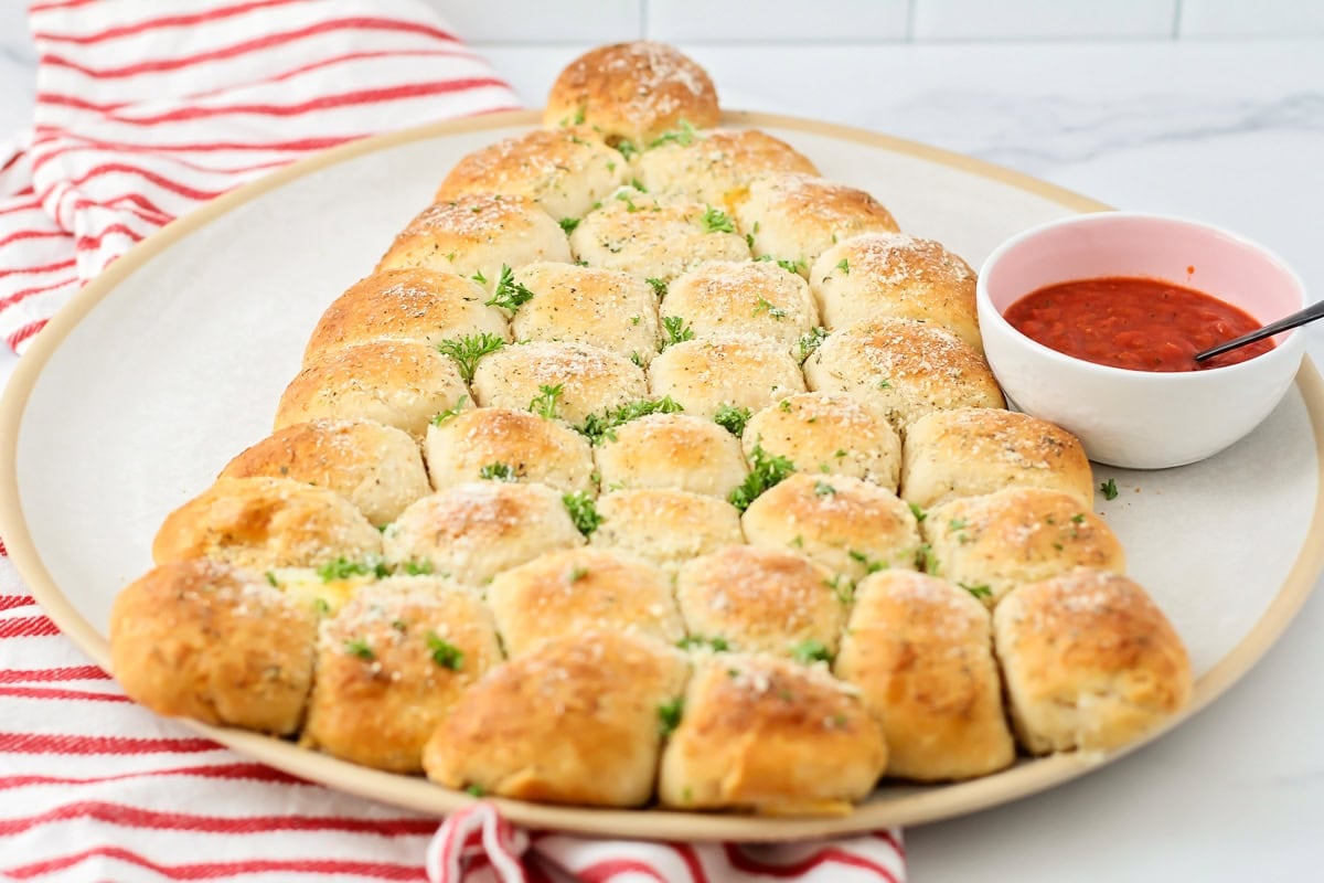 Christmas tree pull apart bread served with marinara.