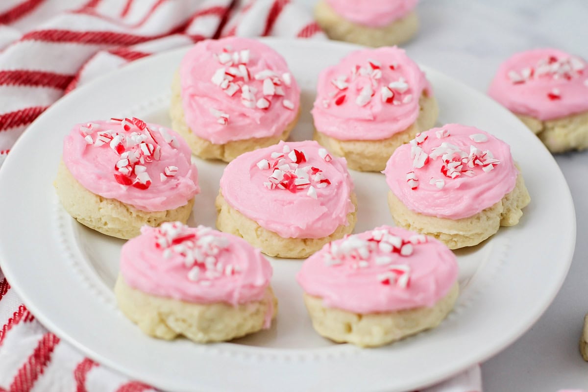 A plate of frosted peppermint meltaways.