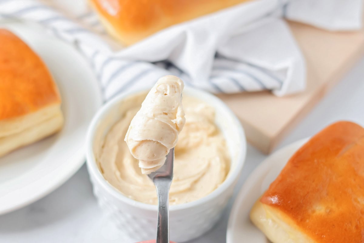 Sweet and fluffy cinnamon butter is whipped to perfection with 4 ingredients and 5 minutes, it's even better than Texas Roadhouse!! Cinnamon butter on a knife.