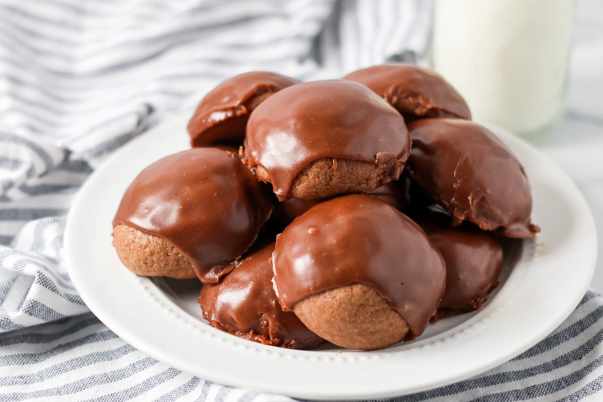 Texas Sheet Cake Cookies [lilluna.com]