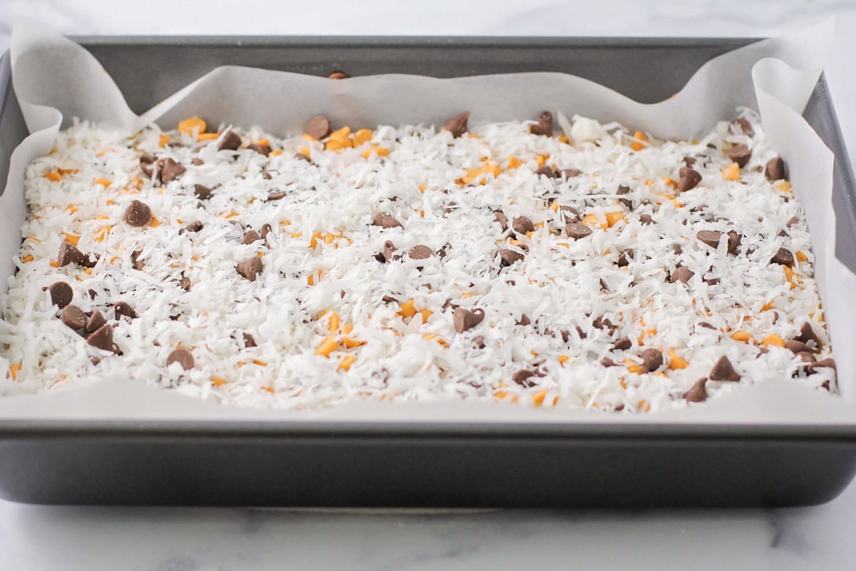 Topping the baking chips with coconut.