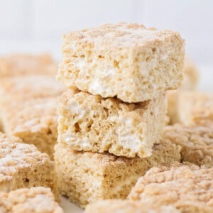 Multiple churro rice krispie treats.