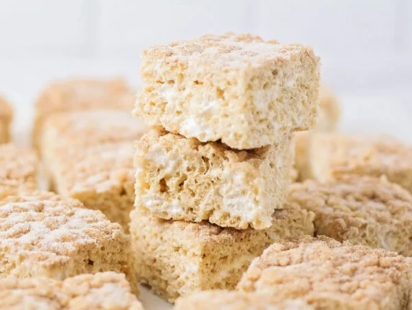 Multiple churro rice krispie treats.