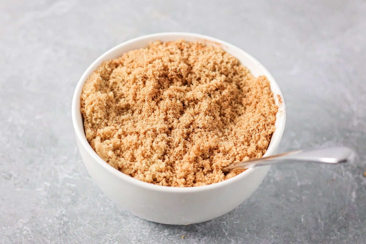 Brown sugar and cinnamon in a bowl.