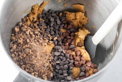Easy Brown Butter Toffee Chocolate Chip Cookies