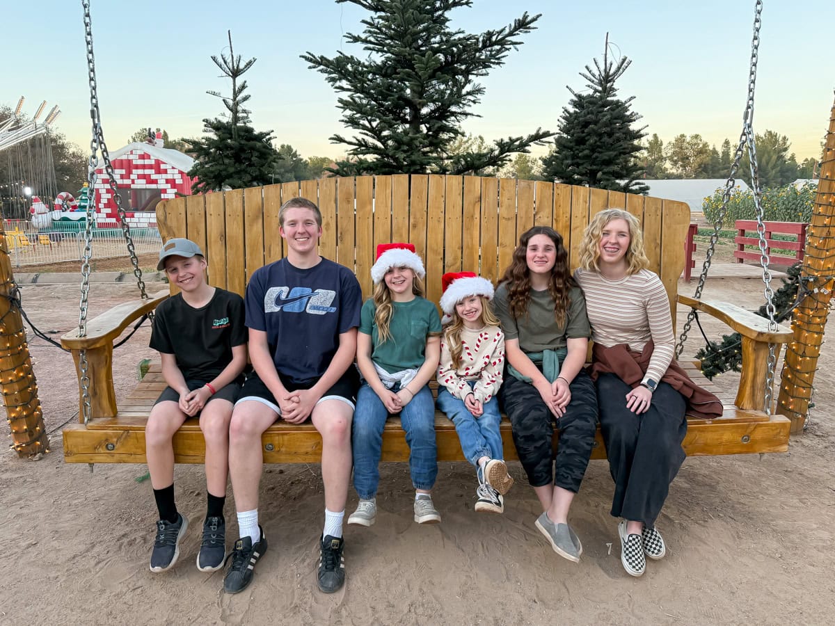 Kids visiting local Christmas Schnepf.