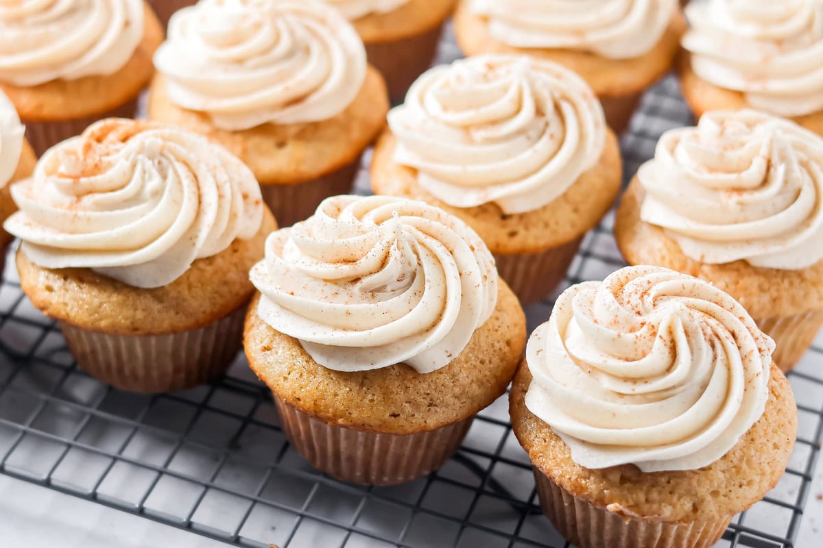 Soft cinnamon honey cupcakes with a crackly sugar top and creamy frosting, easy to make and perfect for parties or cozy weeknights. Frosting piped onto sopapilla cupcakes.