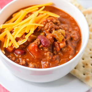 Wendy's chili recipe in bowl with crackers on the side.