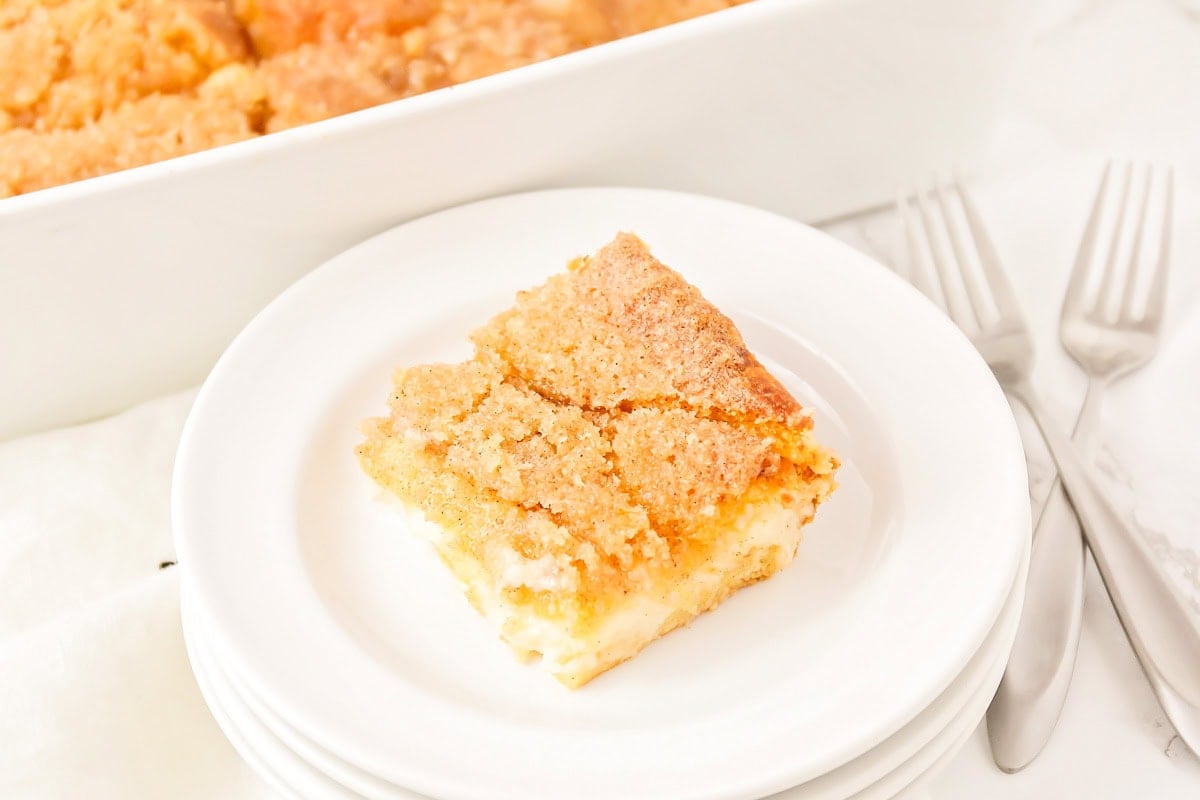 This decadent dessert is inspired by the Mexican treat—sopapillas! All of the flavors of fried dough and creamy cheesecake combine to make these decadent Sopapilla Cheesecake Bars. Sopapilla