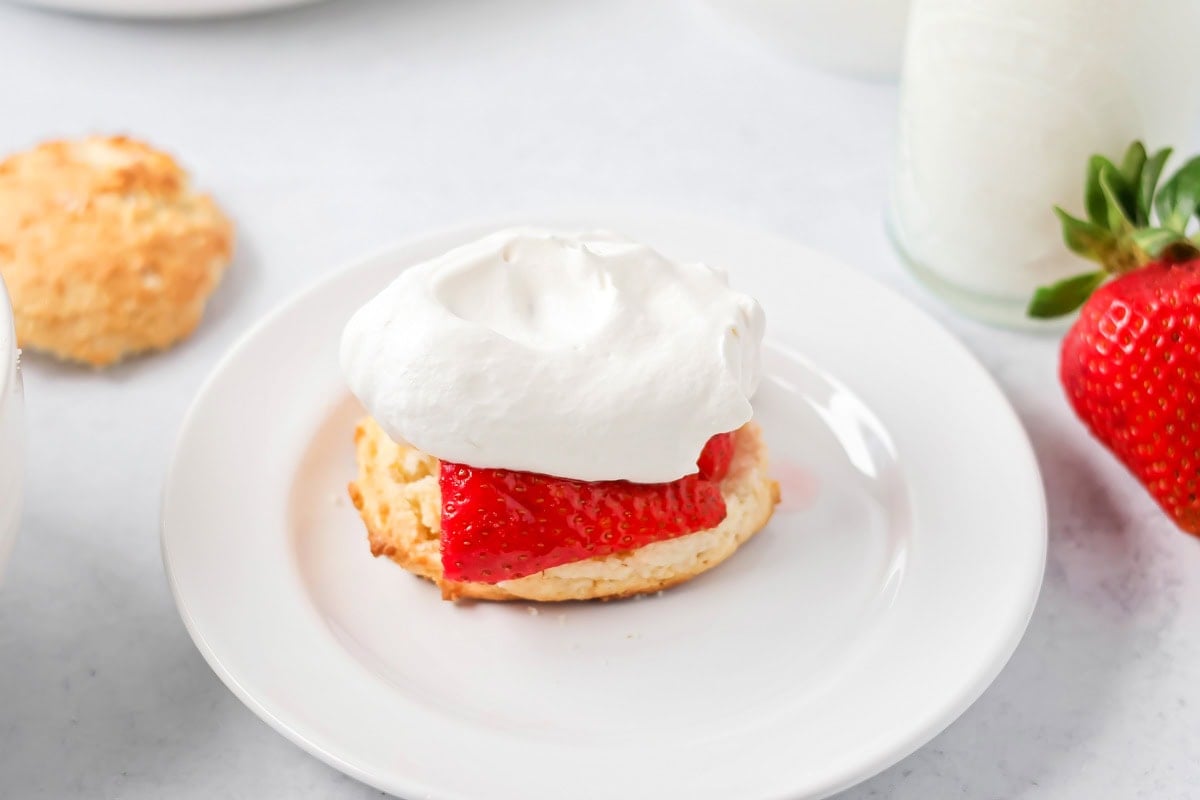Adding whipped cream layer to the strawberry shortcake layer.
