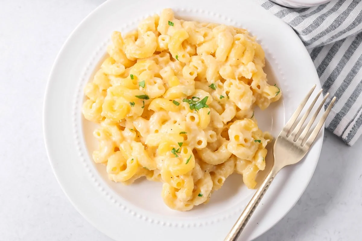 A plate of baked mac and cheese recipe.